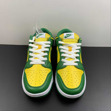 Cargar imagen en el visor de la galería, SB Dunk Low SP Brazil Varsity Maize Pine-Green CU1727-700