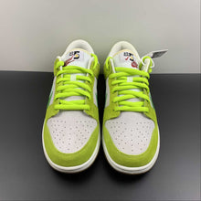 Cargar imagen en el visor de la galería, SB Dunk Low SE 85 Green Apple White DO9457-122