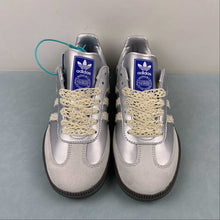 Cargar imagen en el visor de la galería, Adidas Samba OG Metallic Silver White B75806