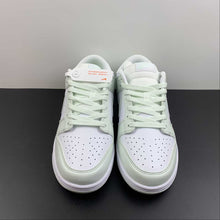 Cargar imagen en el visor de la galería, SB Dunk Low Next Nature White Mint DN1431-102