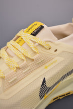Cargar imagen en el visor de la galería, Nike Reactx Pegasus Trail 5 GTX Next Nature Alabaster Saturn Gold FQ0908-700