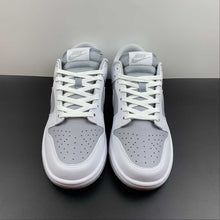 Cargar imagen en el visor de la galería, SB Dunk Low Retro White Neutral Gray DJ6188-003