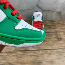Cargar imagen en el visor de la galería, SB Dunk Low Heineken Classic Green Black White Red 304292-302