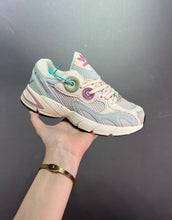 Cargar imagen en el visor de la galería, Adidas Astir Wonder White Bliss Halo Green GZ4333