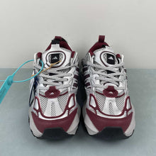 Cargar imagen en el visor de la galería, Adidas XLG Runner Deluxe Silver Red JP5762