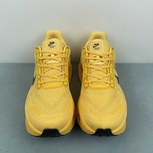 Cargar imagen en el visor de la galería, Nike Vomero Premium Yellow Black HQ2050-012