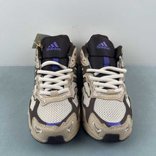 Cargar imagen en el visor de la galería, Adidas Response CL x Bad Bunny Step Fine Ecru ID0780