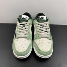 Cargar imagen en el visor de la galería, Travis Scott x SB Dunk Low PlayStation Green White Black CU1726-777