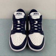 Cargar imagen en el visor de la galería, SB Dunk Low Summit White Midnight Navy Light Smoke Grey FD9749-400