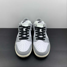 Cargar imagen en el visor de la galería, SB Dunk Low White Light Smoke Gray Black DD1503-117