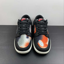 Cargar imagen en el visor de la galería, SB Dunk Low Graffiti Black Red Grey DM0108-001