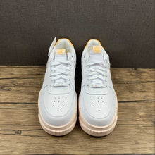 Cargar imagen en el visor de la galería, Air Force 1 PIXEL Arctic Orange White Yellow DM3054-100