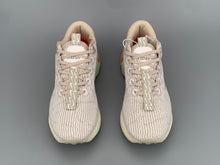 Cargar imagen en el visor de la galería, Nike Motiva Light Orewood Brown Sail White Bright Crimson DV1237-100