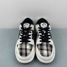 Cargar imagen en el visor de la galería, Supreme x SB Dunk Low White Black Brown SP1098-061