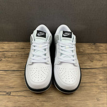 Cargar imagen en el visor de la galería, SB Dunk Low White Neutral Gray Black 317813-101