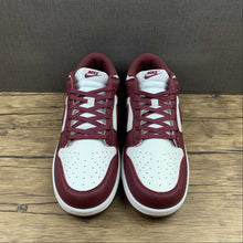 Cargar imagen en el visor de la galería, SB Dunk Low Bordeaux Team Red White DD1503-108