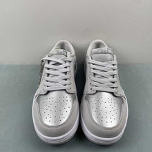 Cargar imagen en el visor de la galería, Air Jordan 1 Low OG Metallic Silver Neutral Grey White CZ0790-002