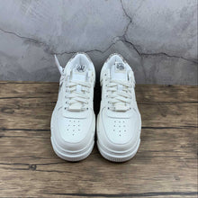 Cargar imagen en el visor de la galería, Air Force 1 PIXEL Sail Snake Desert Sand College Grey CV8481-101