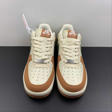 Cargar imagen en el visor de la galería, Air Force 1 07 Low Green White Orange BS8871-801