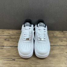 Cargar imagen en el visor de la galería, Air Force 1 07 Low Geometric Print White Metallic Silver Black CZ7933-100