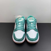 Cargar imagen en el visor de la galería, SB Dunk Low Snakeskin White Teal Pink DR8577-300
