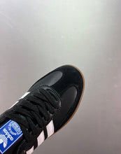Cargar imagen en el visor de la galería, Adidas Samba Vegan Black White Brown-Gum B75807