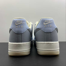 Cargar imagen en el visor de la galería, Air Force 1 07 Low Light Blue Grey AA1366-401