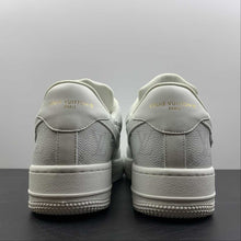 Cargar imagen en el visor de la galería, Louis Vuitton Trainer Snaker x Air Force 1 White LK0238