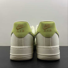 Cargar imagen en el visor de la galería, Air Force 1 07 Low Cream Metallic Gold Green Sail MN5696-109
