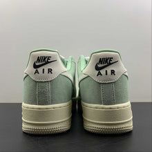 Cargar imagen en el visor de la galería, Air Force 1 07 Low LV8 Enamel Green Alpha Orange Sail DO9801-300