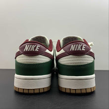 Cargar imagen en el visor de la galería, SB Dunk Low Gorge Green Team Red Gum Medium Brown FB7160-161