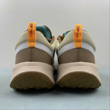 Cargar imagen en el visor de la galería, Nike Juniper Trail 2 NN Sanddrift Safety Orange Ale Brown FD4323-181