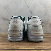 Cargar imagen en el visor de la galería, Air Force 1 Shadow Snakeskin Pure Platinum Light Bone Hydrogen Blue Smoke Grey CV3027 001