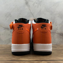 Cargar imagen en el visor de la galería, Air Force 1 07 Mid White Black Orange 554724 058