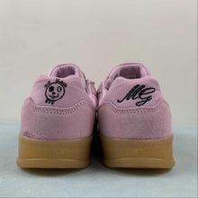 Cargar imagen en el visor de la galería, Adidas Aloha Super x Mark Gonzales One Black Eye Light Orchid Core Black Gum HQ2032