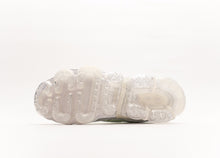 Cargar imagen en el visor de la galería, Air VaporMax 360 Barely Volt CQ4538-700