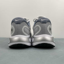 Cargar imagen en el visor de la galería, Nike Journey Run White Black Ashen Slate Metallic Silver FN0228-104