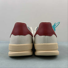 Cargar imagen en el visor de la galería, Adidas Jeans Chalk White Sand Strata Collegiate Burgundy GY7437