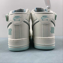 Cargar imagen en el visor de la galería, Undefeated x Air Force 1 07 Mid Light Blue White GB5969-002