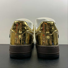 Cargar imagen en el visor de la galería, LV x Air Force 1 07 Low Black Metallic Gold Brown IA9VGO