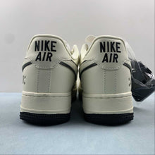 Cargar imagen en el visor de la galería, Air Force 1 07 Low Cream Black Metallic Gold DQ7658-108