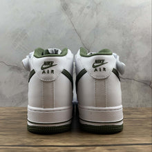 Cargar imagen en el visor de la galería, Air Force 1 07 Mid Retro White Dark Green 554724-088