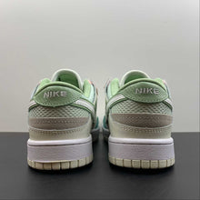Cargar imagen en el visor de la galería, SB Dunk Low Scrap Grey Haze Phantom Light Bone Oil Green DM0802-001