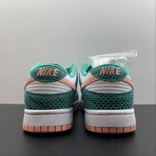 Cargar imagen en el visor de la galería, SB Dunk Low Snakeskin White Teal Pink DR8577-300