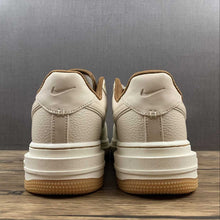 Cargar imagen en el visor de la galería, Air Force 1 Low Luxe Pearl White Pecan Gum Yellow Pale Ivory DB4109-200