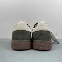 Cargar imagen en el visor de la galería, Adidas Handball Spezial Olive Strata Gum KI5940