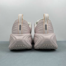 Cargar imagen en el visor de la galería, Nike Zoom Vomero PLUS Gilt Red Phamton-Light Bohe HV8154-603