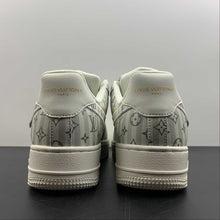 Cargar imagen en el visor de la galería, LV x Air Force 1 07 Low Light Green Gray Metallic Gold IA9V9E