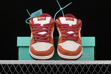 Cargar imagen en el visor de la galería, SB Dunk Low Pro Dark Russet Cedar White Summit BQ6817-202