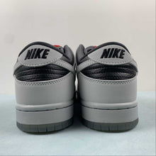 Cargar imagen en el visor de la galería, Dunk Low Premium SB Quickstrike Atlas Black Wolf Grey 504750-020